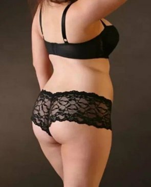 АНАСТЕЙША, 32